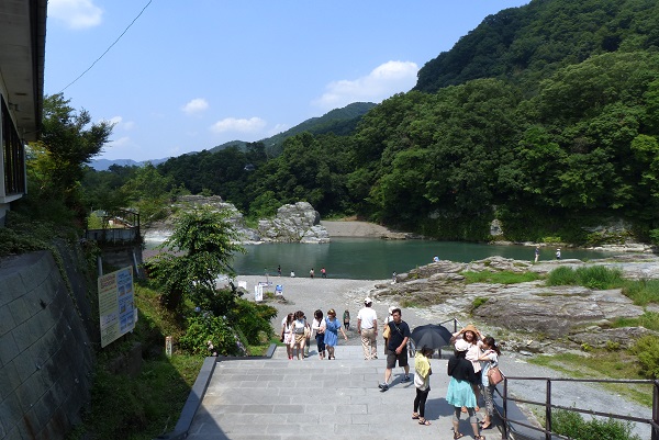 長瀞ライン下り岩畳　待合所