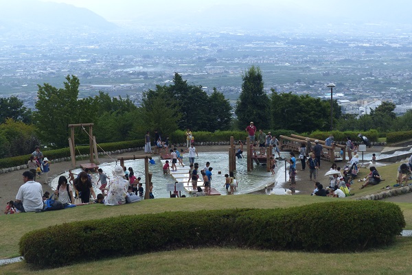 笛吹川フルーツ公園