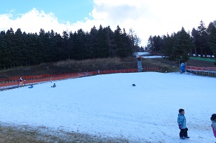 雪遊び　ゲレンデ