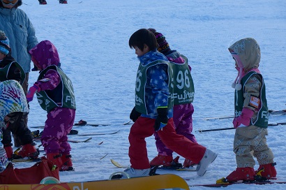 子供と雪遊び　スキー