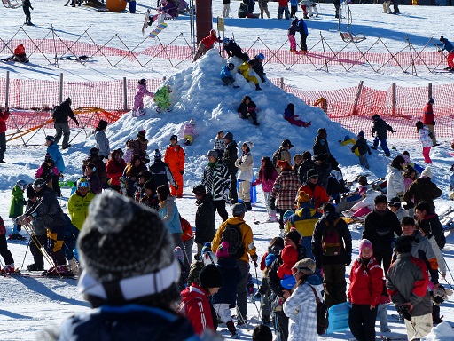 雪遊び　子供　楽しめる