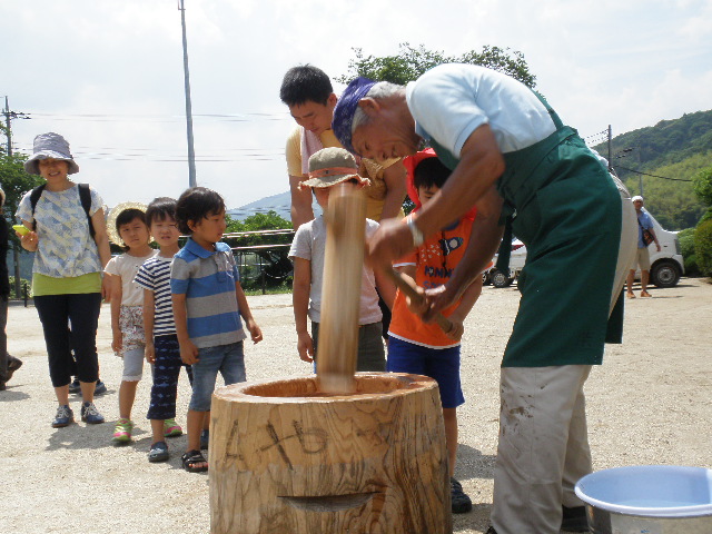 餅つき　体験　子ども